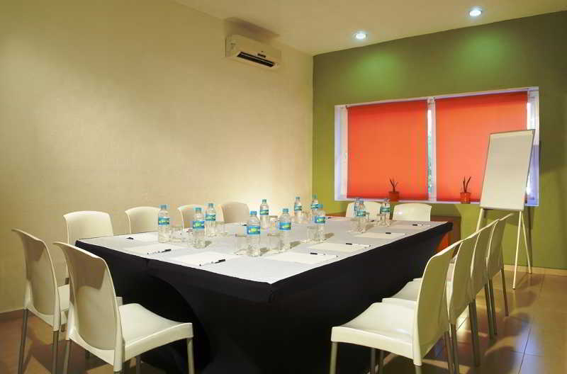 בית מלון כפרי Comfort Inn Puerto Vallarta Golfside & Marina