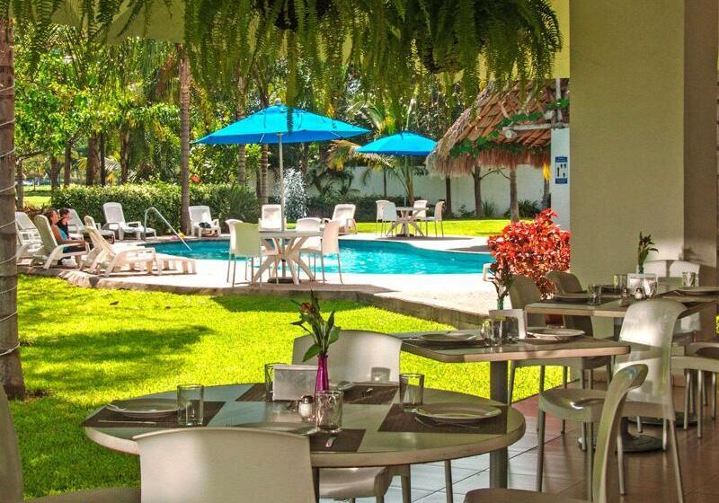 בית מלון כפרי Comfort Inn Puerto Vallarta Golfside & Marina