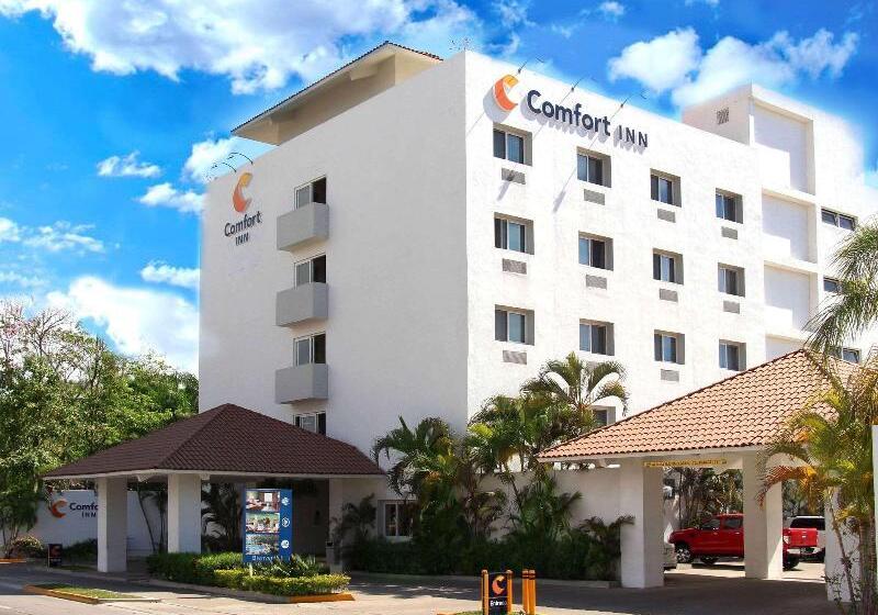 בית מלון כפרי Comfort Inn Puerto Vallarta Golfside & Marina