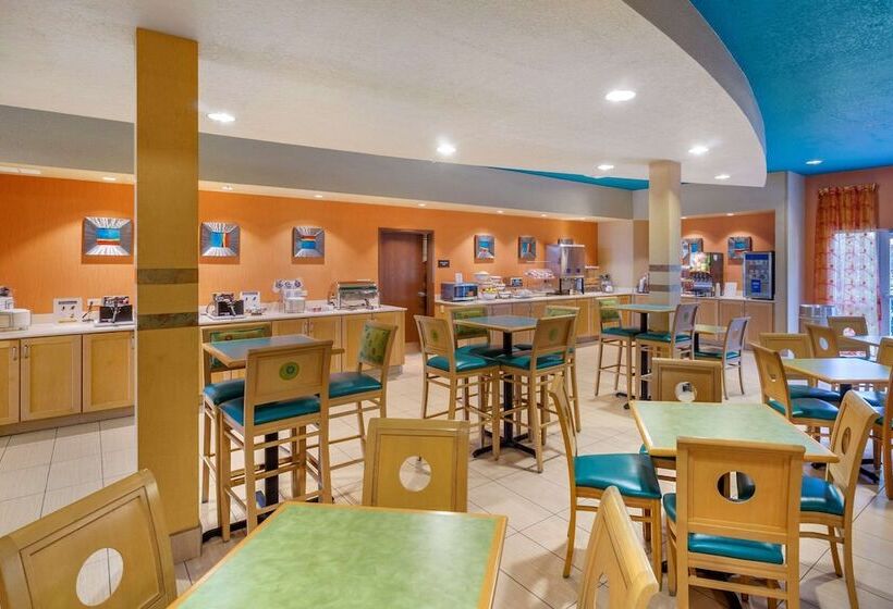 فندق Hampton Inn By Hilton Tampa Fairgrounds Casino