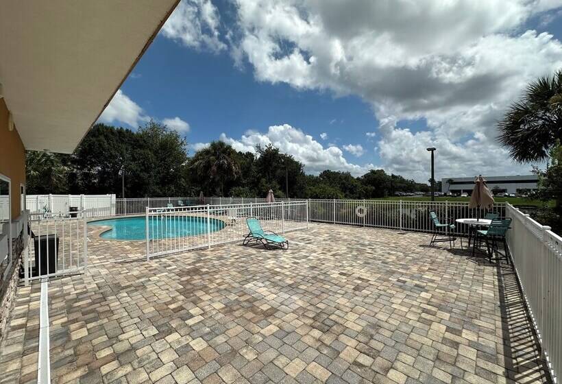 בית מלון כפרי Hampton Inn By Hilton Tampa Fairgrounds Casino