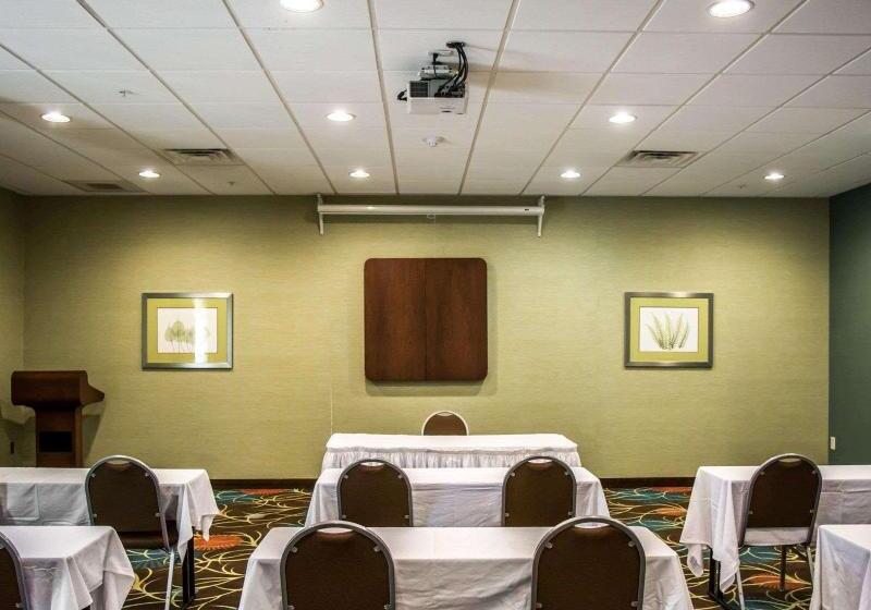 בית מלון כפרי Hampton Inn By Hilton Tampa Fairgrounds Casino