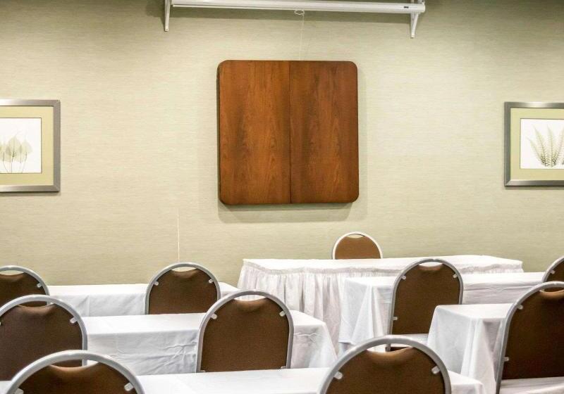 בית מלון כפרי Hampton Inn By Hilton Tampa Fairgrounds Casino