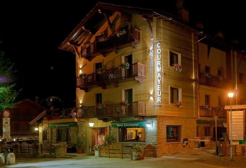 ホテル Courmayeur