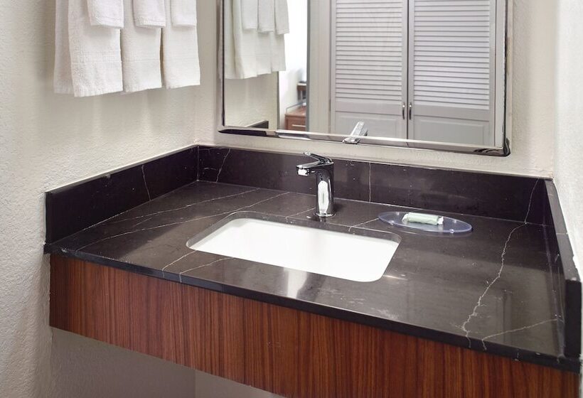 هتل Courtyard By Marriott Myrtle Beach Broadway