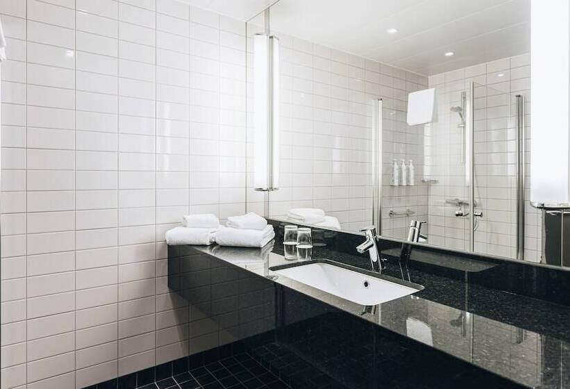 فندق Courtyard By Marriott Stockholm Kungsholmen