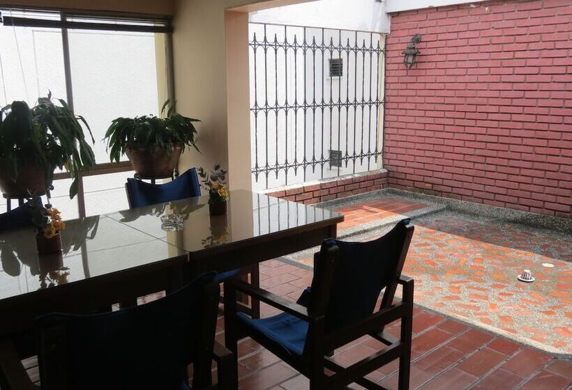 هتل Del Oeste B&b