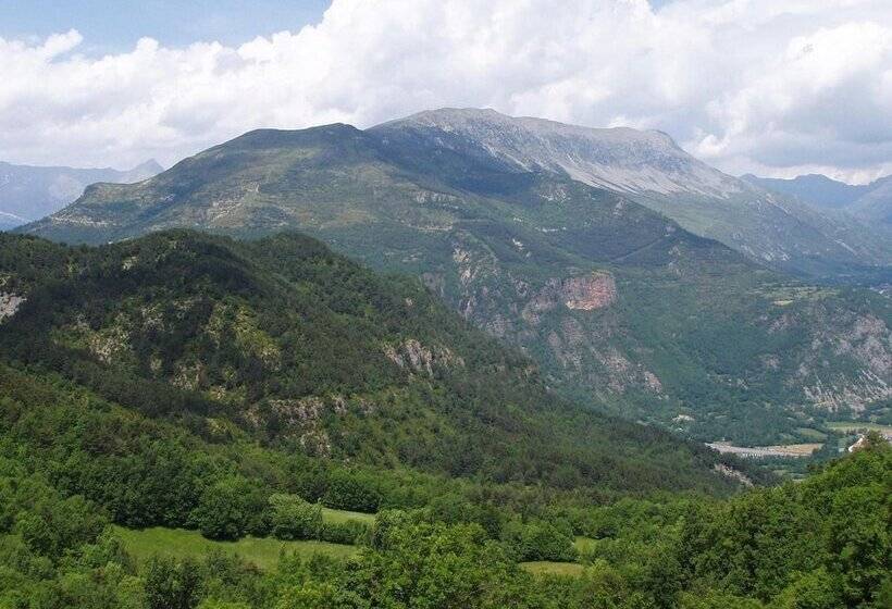 בית מלון כפרי Diamo