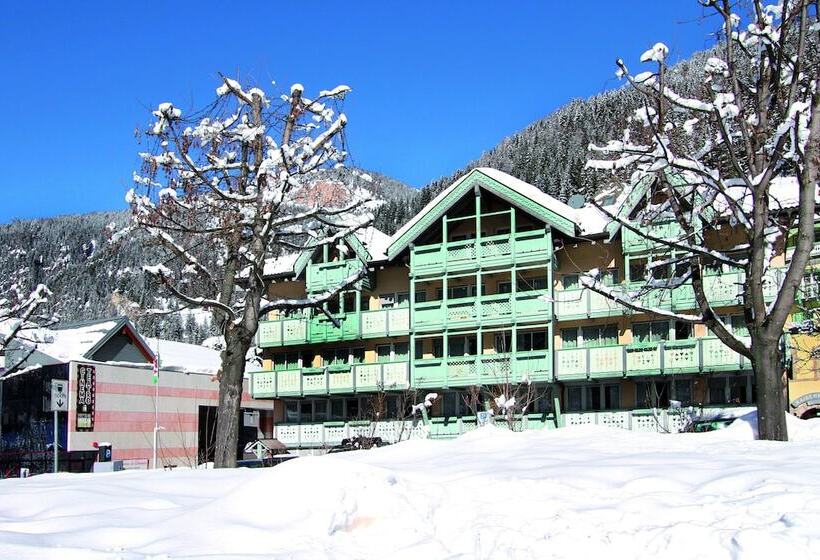 هتل Dolomiti Schloss