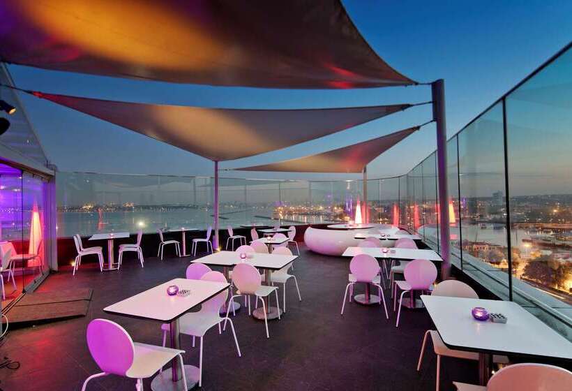 هتل Doubletree By Hilton Istanbulmoda