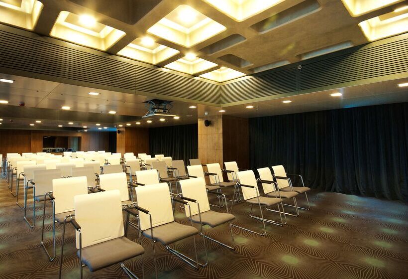 Hotel Doubletree By Hilton Istanbulmoda