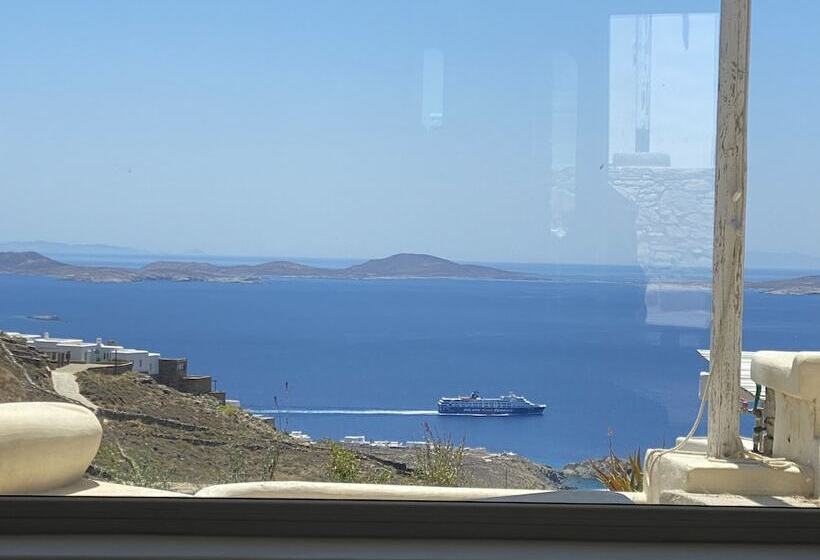هتل Flaskos Suites And More