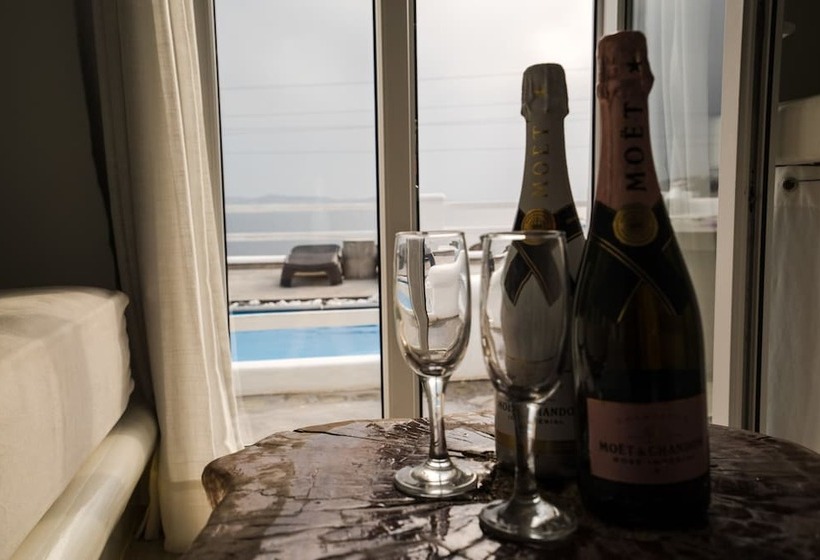 هتل Flaskos Suites And More