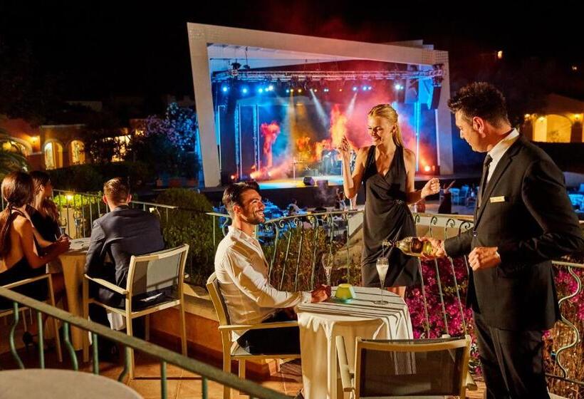 فندق Forte Village Resort  Il Castello