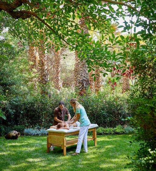 فندق Forte Village Resort  Il Castello