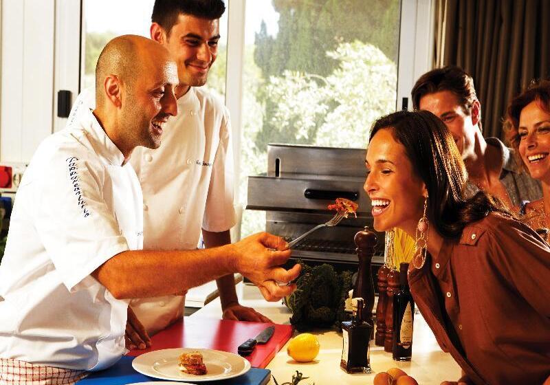 בית מלון כפרי Forte Village Resort  Le Palme