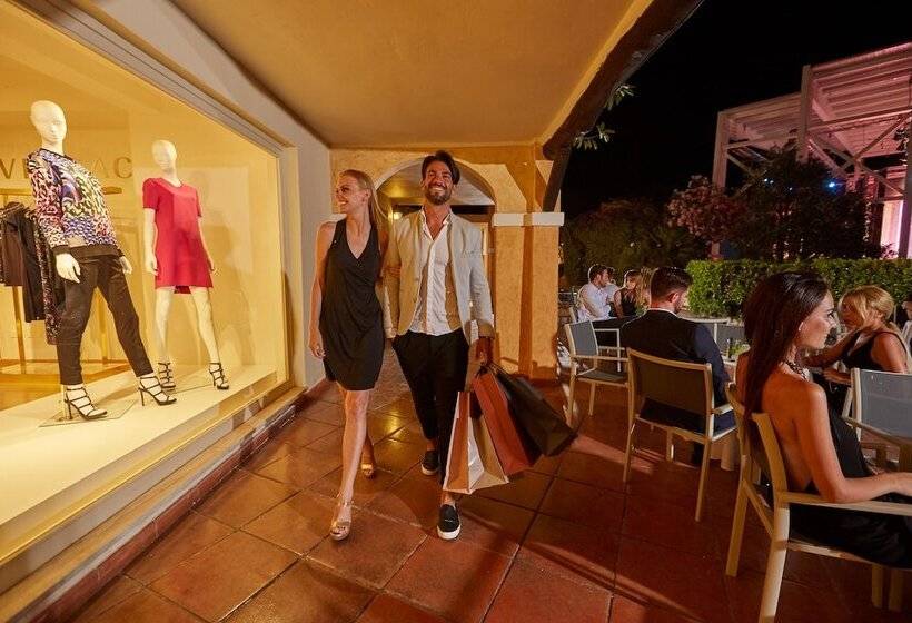 בית מלון כפרי Forte Village Resort  Le Palme