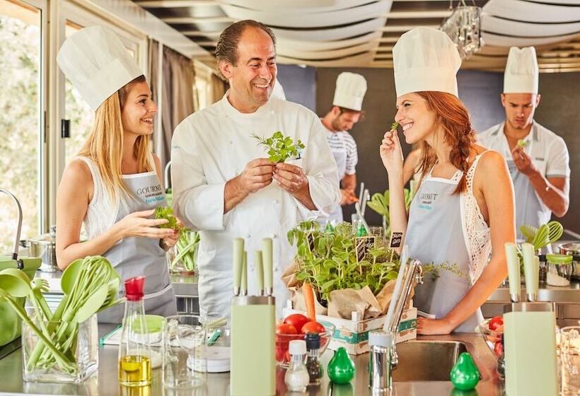 בית מלון כפרי Forte Village Resort  Le Palme