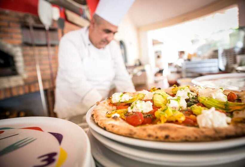 בית מלון כפרי Forte Village Resort  Le Palme