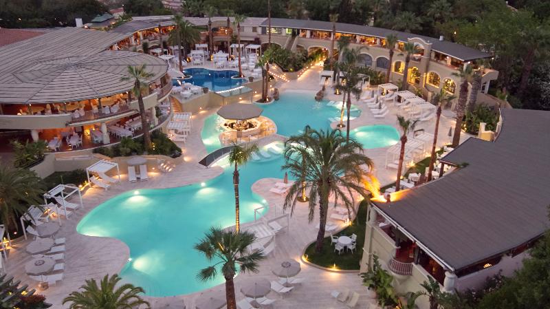 فندق Forte Village Resort  Villa Del Parco & Spa