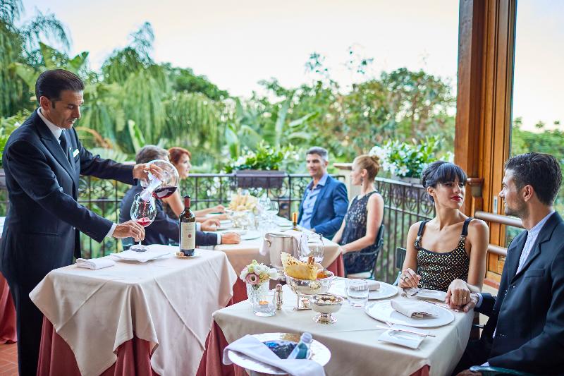 فندق Forte Village Resort  Villa Del Parco & Spa