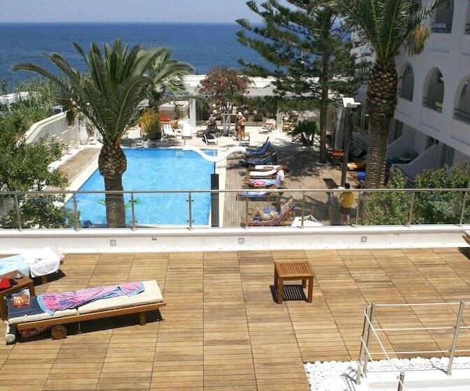 בית מלון כפרי Glaros Beach