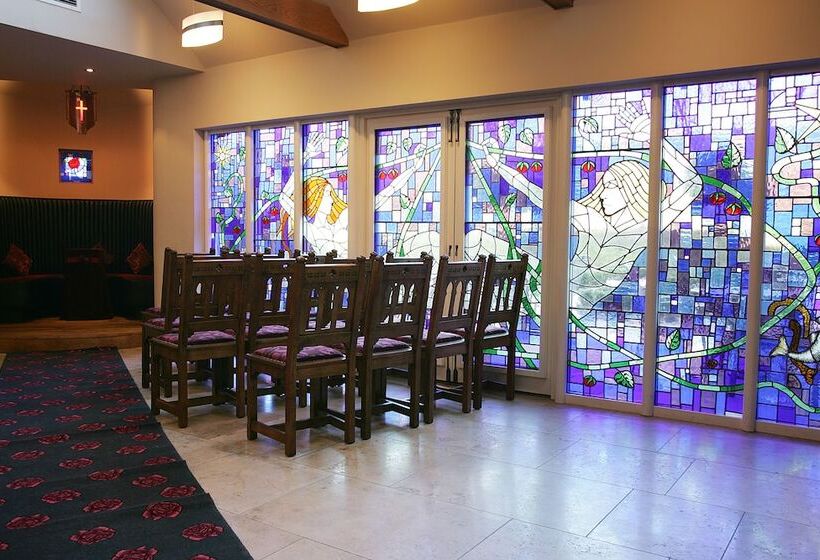 Отель Glenskirlie Castle