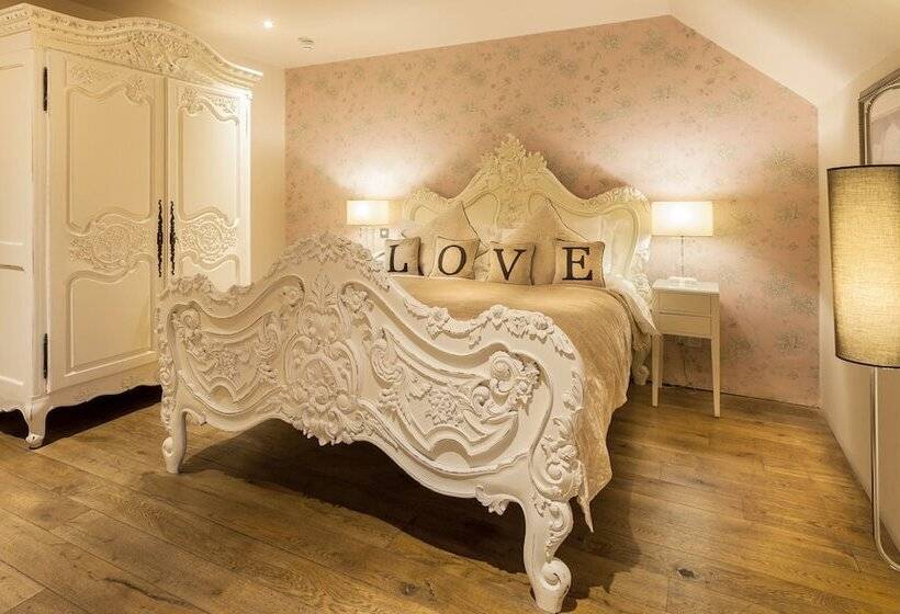 Отель Glenskirlie Castle