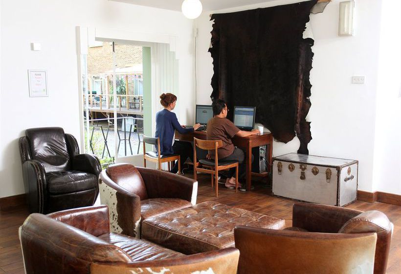 Отель Palmers Lodge Hillspring At Willesden Green