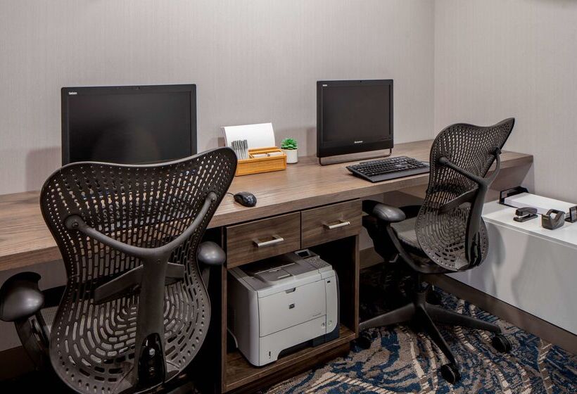 בית מלון כפרי Hilton Garden Inn Jackson Downtown