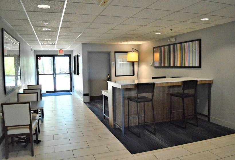 فندق Holiday Inn Express & Suites Batesville, An Ihg