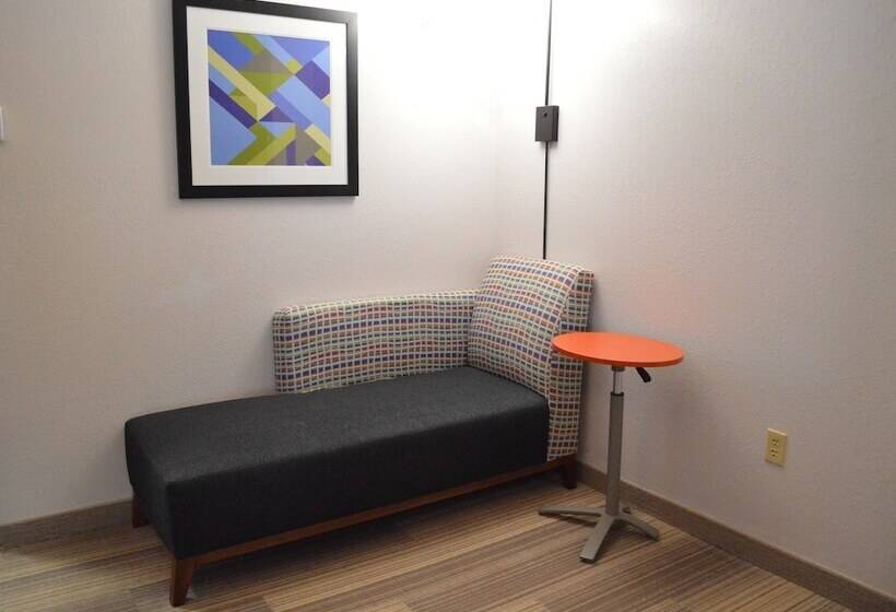 فندق Holiday Inn Express & Suites Batesville, An Ihg