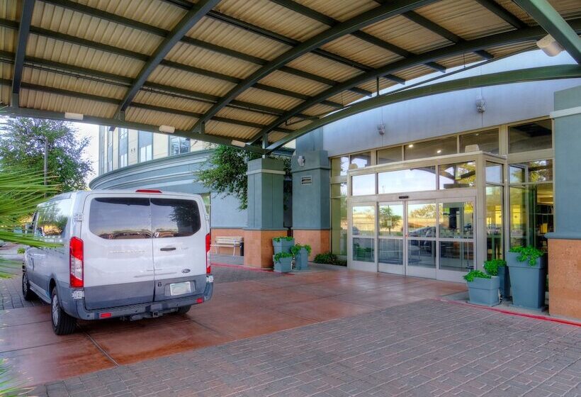 هتل Holiday Inn & Suites Phoenix Airport, An Ihg