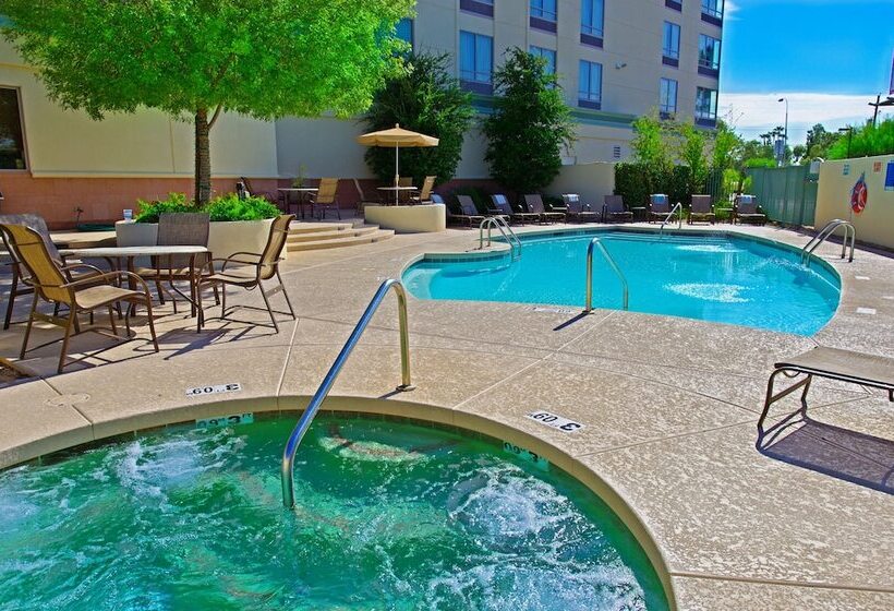 هتل Holiday Inn & Suites Phoenix Airport, An Ihg