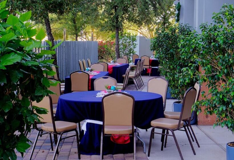 هتل Holiday Inn & Suites Phoenix Airport, An Ihg