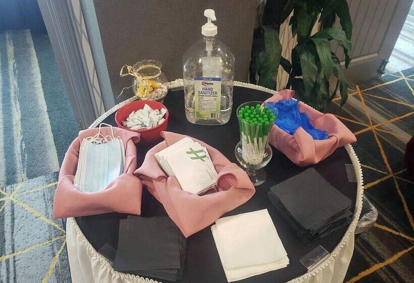 هتل Holiday Inn & Suites Phoenix Airport, An Ihg