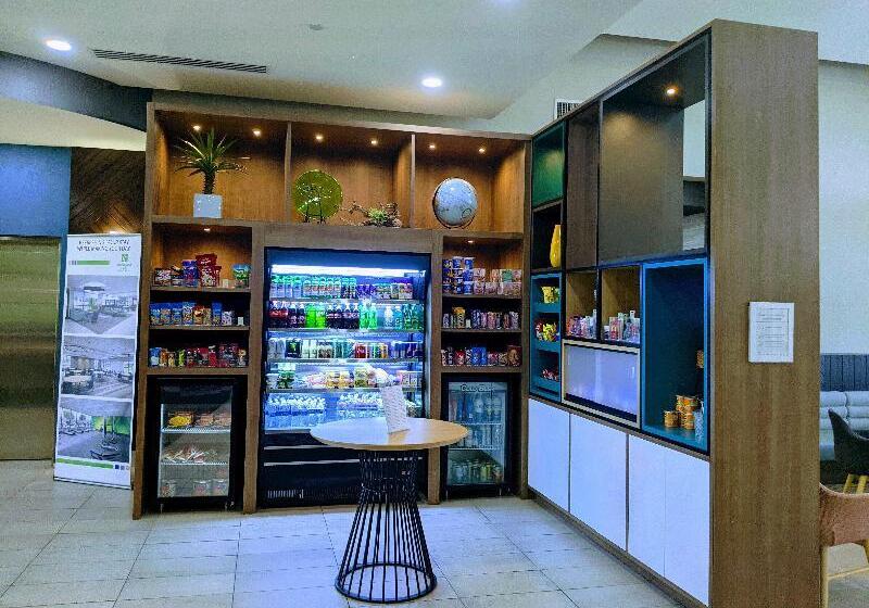 هتل Holiday Inn & Suites Phoenix Airport, An Ihg