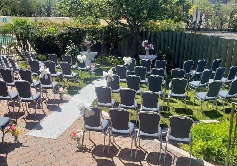 هتل Holiday Inn & Suites Phoenix Airport, An Ihg