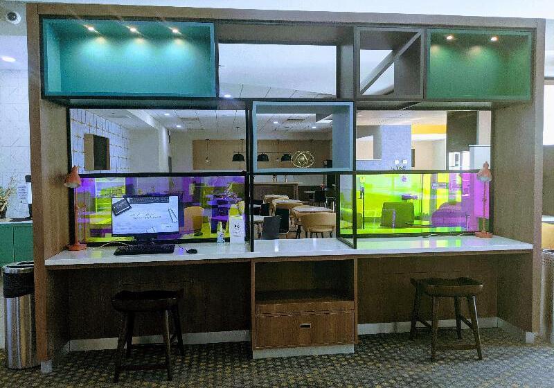 هتل Holiday Inn & Suites Phoenix Airport, An Ihg