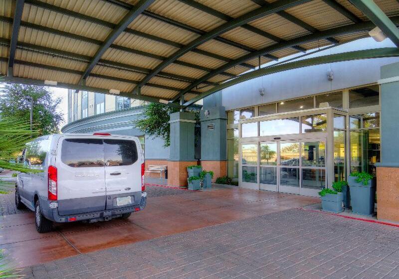 هتل Holiday Inn & Suites Phoenix Airport, An Ihg