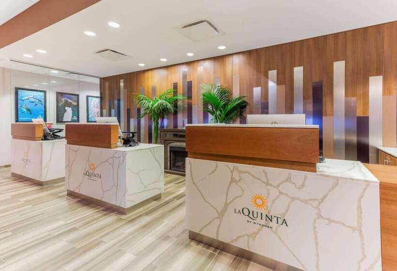 هتل La Quinta By Wyndham Chicago Downtown