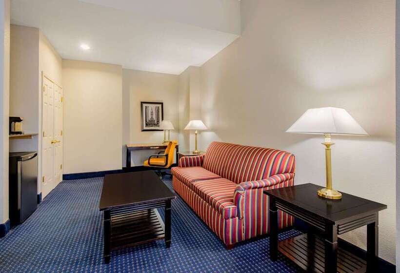 هتل La Quinta By Wyndham Mt. Laurel   Philadelphia