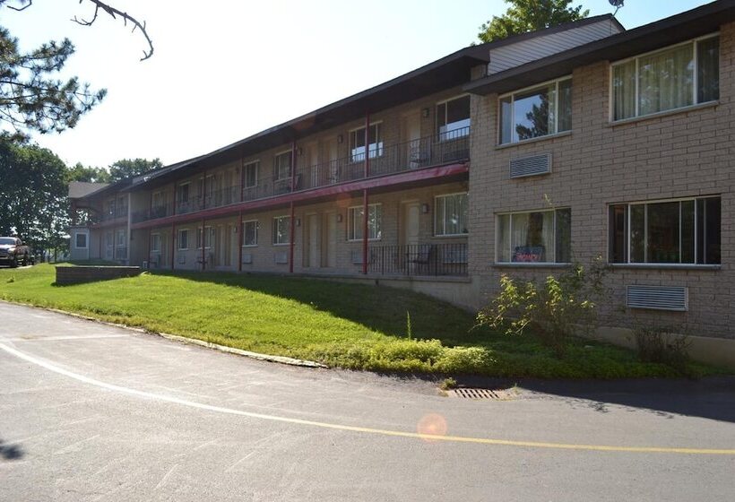 Отель Latham Inn