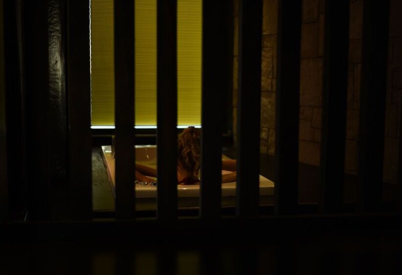 هتل Manaspark Deluxe