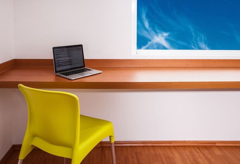 فندق One Toluca Aeropuerto