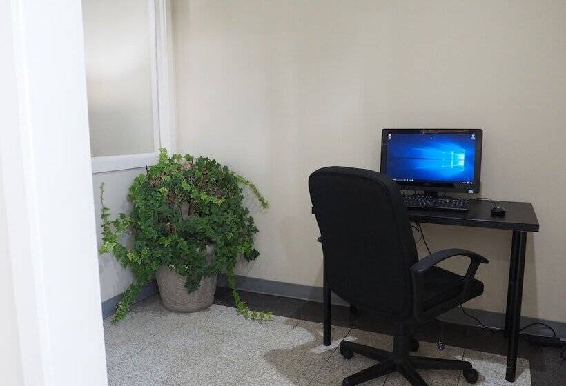 호텔 Parkview Inn And Conference Center