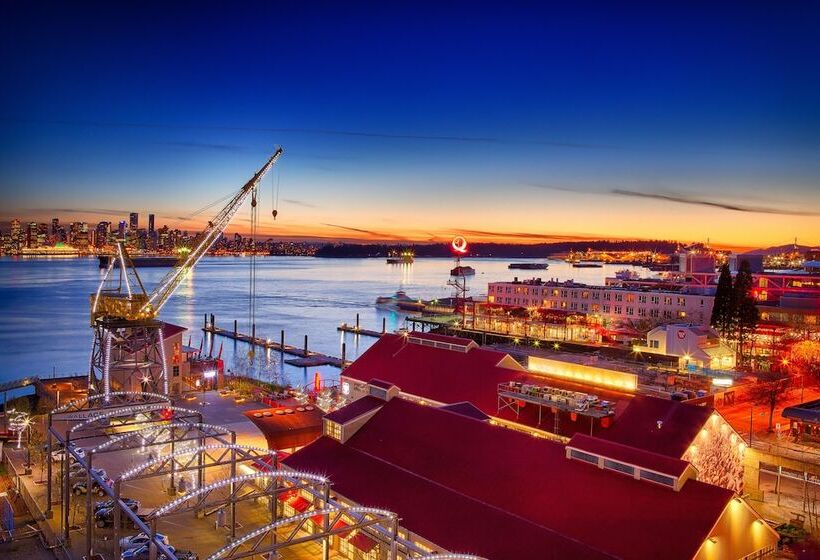 Pinnacle Hotel At The Pier