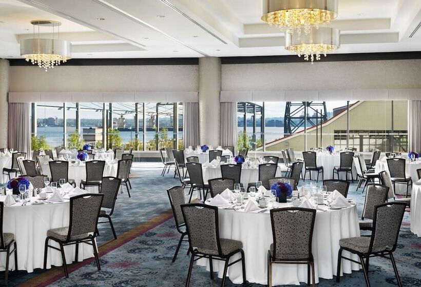 Pinnacle Hotel At The Pier