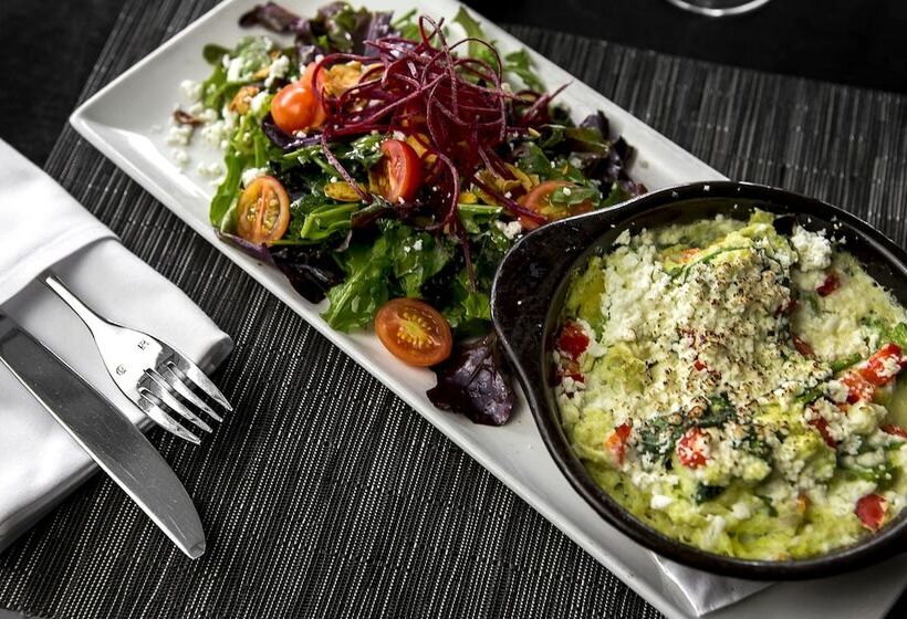 Pinnacle Hotel At The Pier