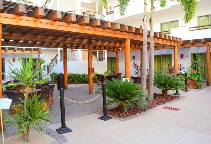 هتل Santa Fe Loreto by Villa Group